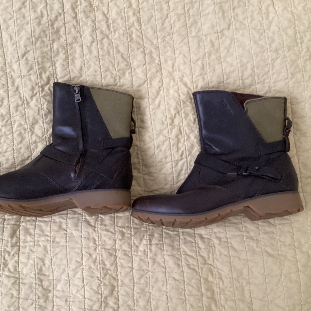 Women’s Teva Boots 6.5